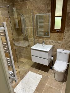 Maisons de vacances Modern 2 Bed Bungalow situated in Rives Villereal : photos des chambres