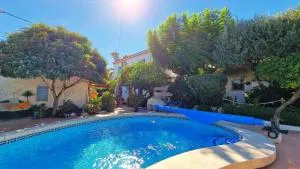 Finca Craig, Spacious Farmhouse with amazing garden and private heated pool - Marchuquera