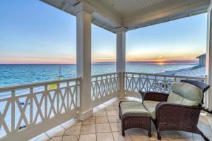 A Pink Pearl-ON GULF-FRANGISTA BEACH