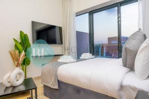 Bloomfields Modern Stu In Azizi Riviera