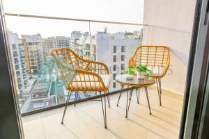 Bloomfields Modern Stu In Azizi Riviera