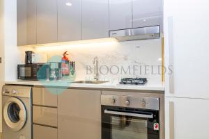 Bloomfields Modern Stu In Azizi Riviera