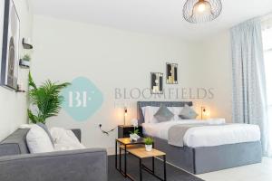 Bloomfields Studio in Reflection, Al Reem
