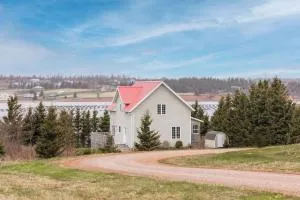 Beach Hill Cottage with Beautiful Water View - Rustico