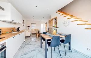 Maisons de vacances Pet Friendly Home In Charnois With Wifi : photos des chambres