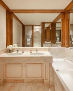 Hotels Le Castel Marie Louise : photos des chambres