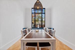 Clinton by Rove Travel 3BR Duplex with Backyard