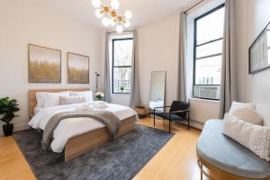 Cypress Court I by Rove Travel 2BR Harlem Apartment