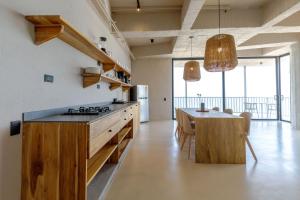 HBE-P4 Penthouse Lujoso de 4 Habitaciones Frente al Mar con Wifi