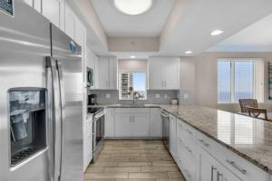 Beauty And The Beach! Heart of Miramar