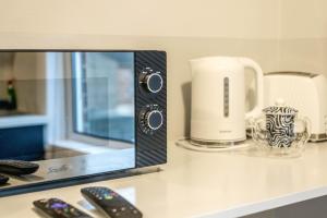 Free parking, 2 beds,close to train station