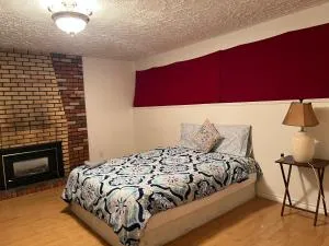 Extremely Cheap BNB Hostel Room- Private and Shared Rooms Available- Best Price - Guildford