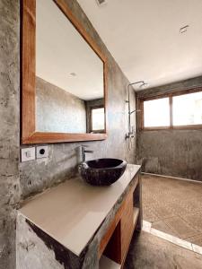 Mango Oceanside Hotel