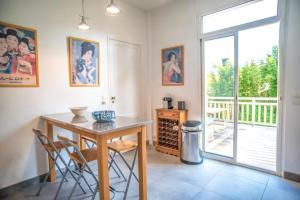 Oasis moderne avec piscine chauffée au coeur de la ville dhiver