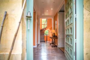 Oasis moderne avec piscine chauffée au coeur de la ville dhiver