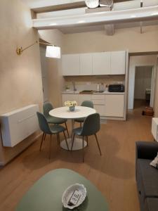 Deluxe One-Bedroom Apartment with City View room in B&B Il Corso