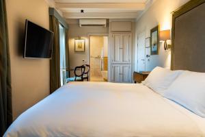 Deluxe Room with Panoramic View room in The Xara Palace Relais & Chateaux