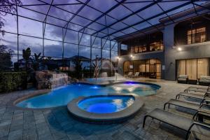 8BR Villa: Your Haven in Orlando6561