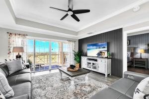 Beautifully Renovated 3 Bedroom Condo6567