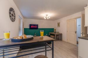 Winchester City Centre Flat Sleeps 6 Free Parking