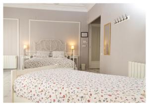 Superior Triple Room with Private Bathroom room in Hi Valencia Canovas