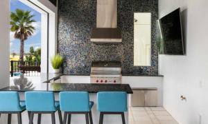 Orlando Dream Getaway: 8 Bedroom Villa6646