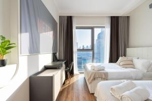 Classy 2BR Burj View Spacious Apt
