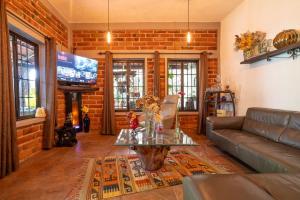 Cozy House with Pool and 3 Bedrooms