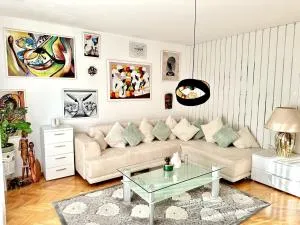 Colorful Central Apartment in Maribor - Kamnica