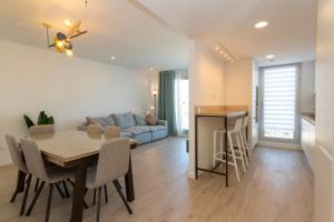 Marina Real II Atico by BookinDenia