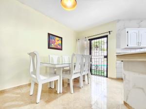 Villa DMM con piscina, jacuzzi y gran área verde en Punta Cana