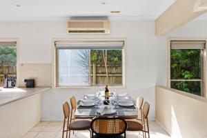 Front Lake View 4Bed Home with Pool and Mins to Mall