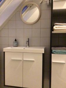 Cosy attic apartment, terrace, 1 bedroom North, double bed for 2 plus single bed if 3 guests