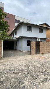 2 bedroom house 10 min from the beach