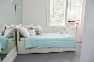 The Tiny Red Mini Studio At Little Havana