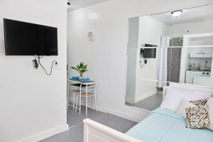 The Tiny Red Mini Studio At Little Havana