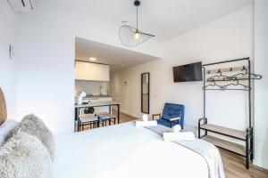 Elegant Studio with Private Terrace by RentitUP