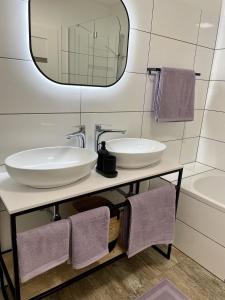 Das Kunsthaus und Hundertwasserhaus nebenan l HG26