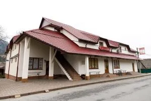 Gostyniy Dvir Synevir - Синевир