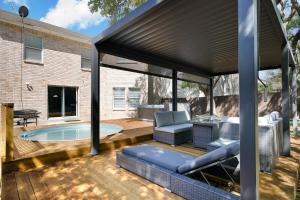 Stone oak retreat Hot Tub & Plunge Pool
