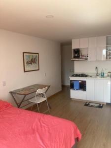 Apartaestudio Central con balcón