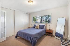 Beach Breeze Bungalow 1 Miles To Beach Cozy