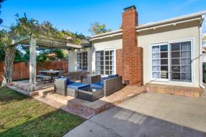 Beach Breeze Bungalow 1 Miles To Beach Cozy