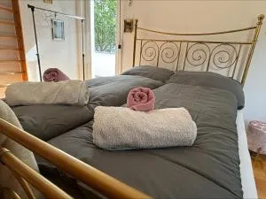 GartenOase in der Universitätsstadt 3 Zimmer Haus mit Parkplatz - هيسدورف