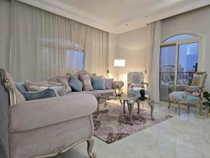 210sqm Royal Style 3BR Apartment with Garden View in New Cairo El Banafseg, 19 min from the airport, near the Waterway mall and Rehab City