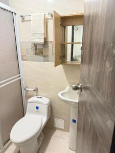 Apartamento al frente del hospital san jose y la facultad de medicina