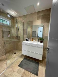 Appartements Duplex independant avec clim et parking : photos des chambres