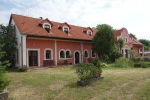 Country House with four apartments
