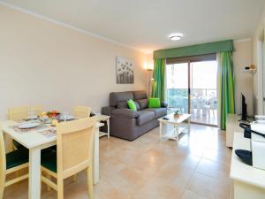 Apartment Esmeralda Suites-3 by Interhome