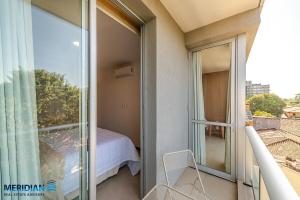 303 Emerald! Nuevo Steps away from the Shopping del Sol! 90 m2 y Gge